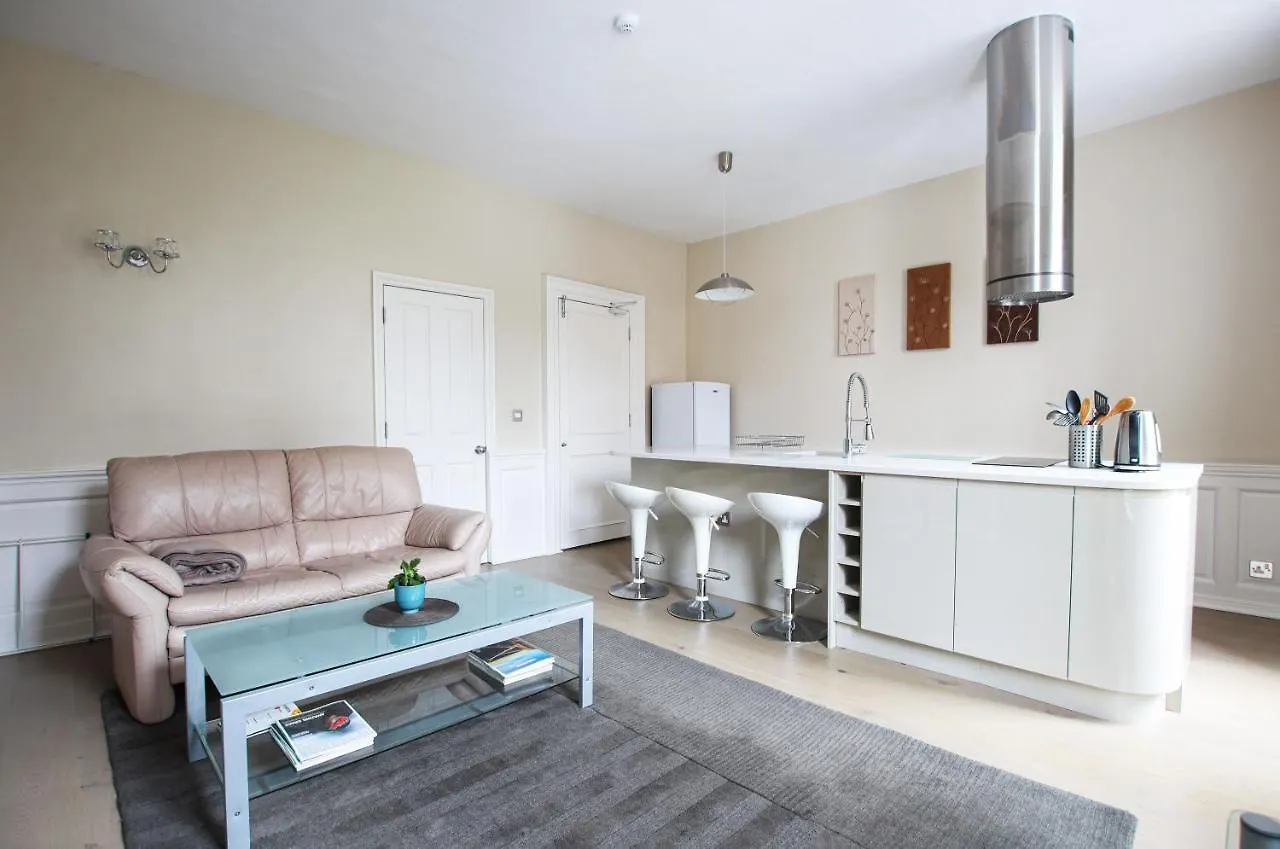 Elegant Georgian Apartment Near Clifton Village Bristol 0*,