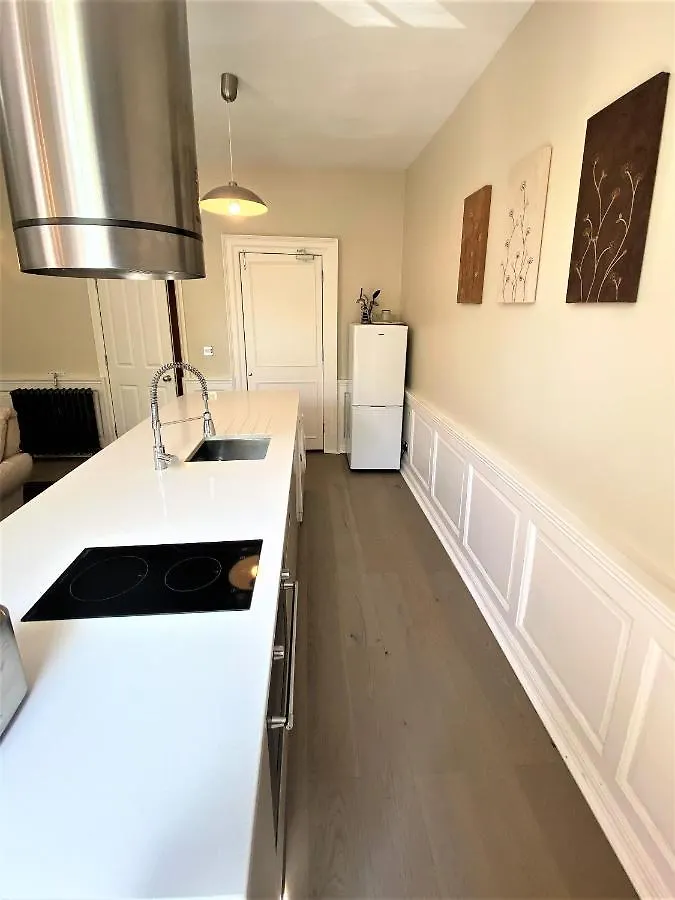 Elegant Georgian Apartment Near Clifton Village Bristol