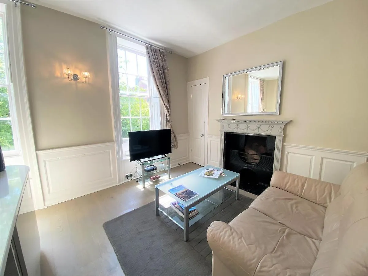 Elegant Georgian Apartment Near Clifton Village Bristol