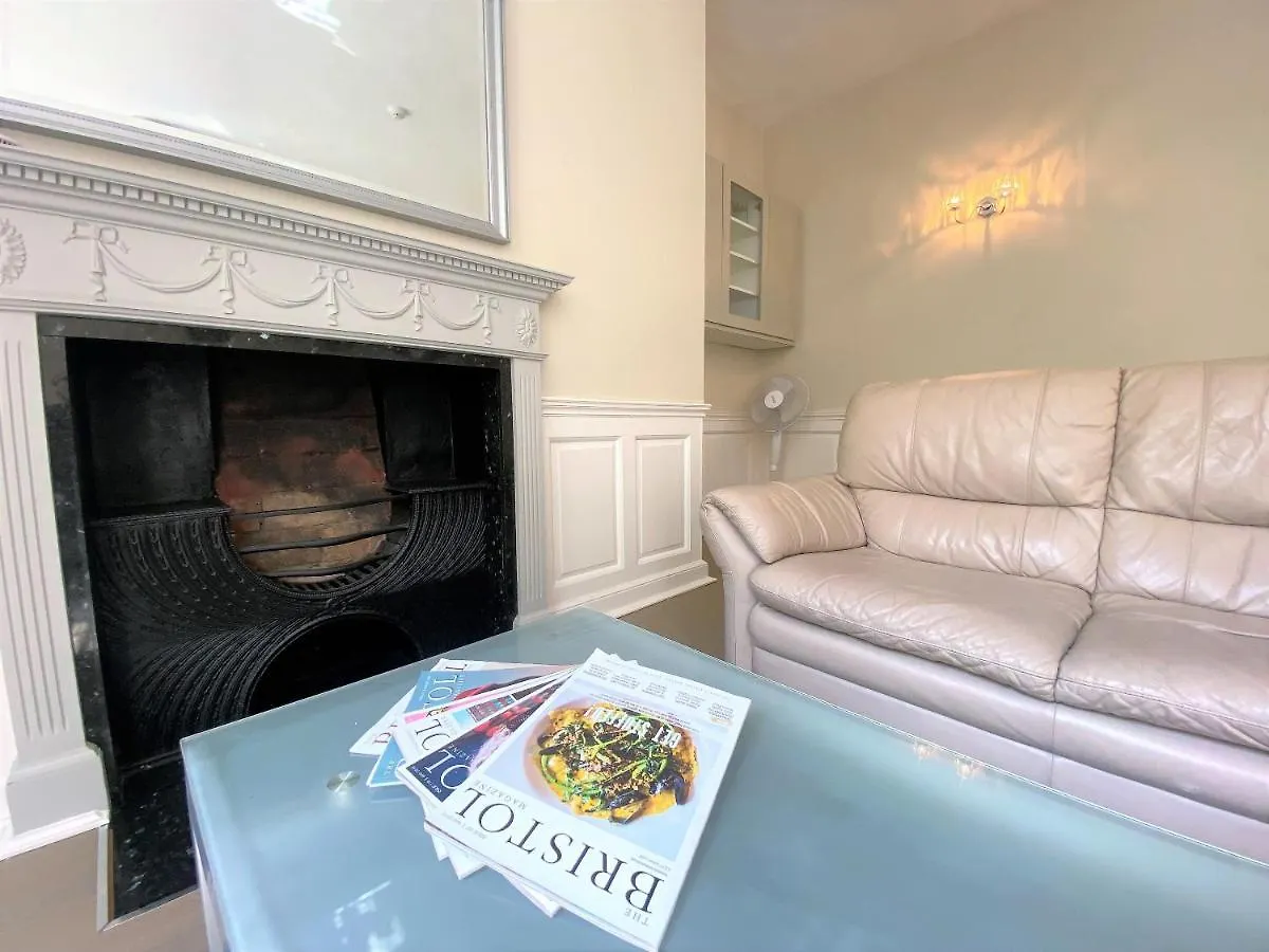 Elegant Georgian Apartment Near Clifton Village Bristol